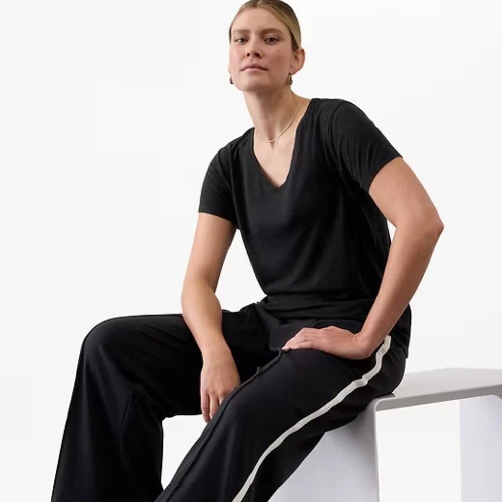 Getaway Linen Blend V-Neck Tee